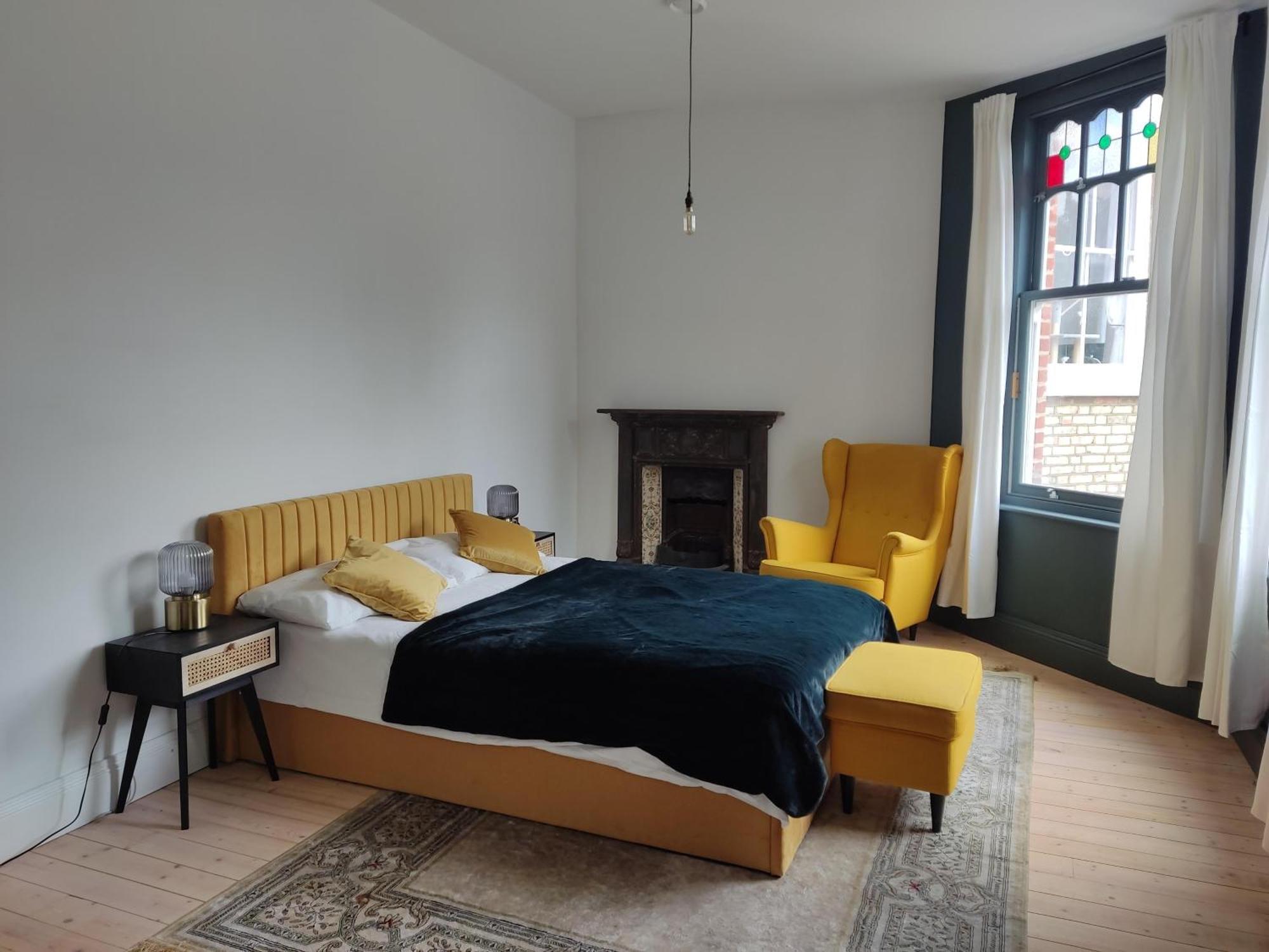 Remarkable 7-bed House In * Londres